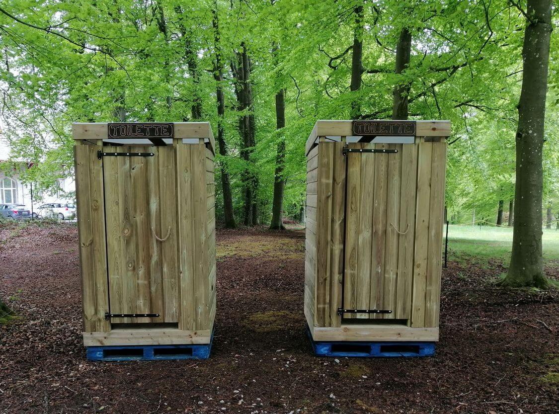 Toilettes sèches en bois